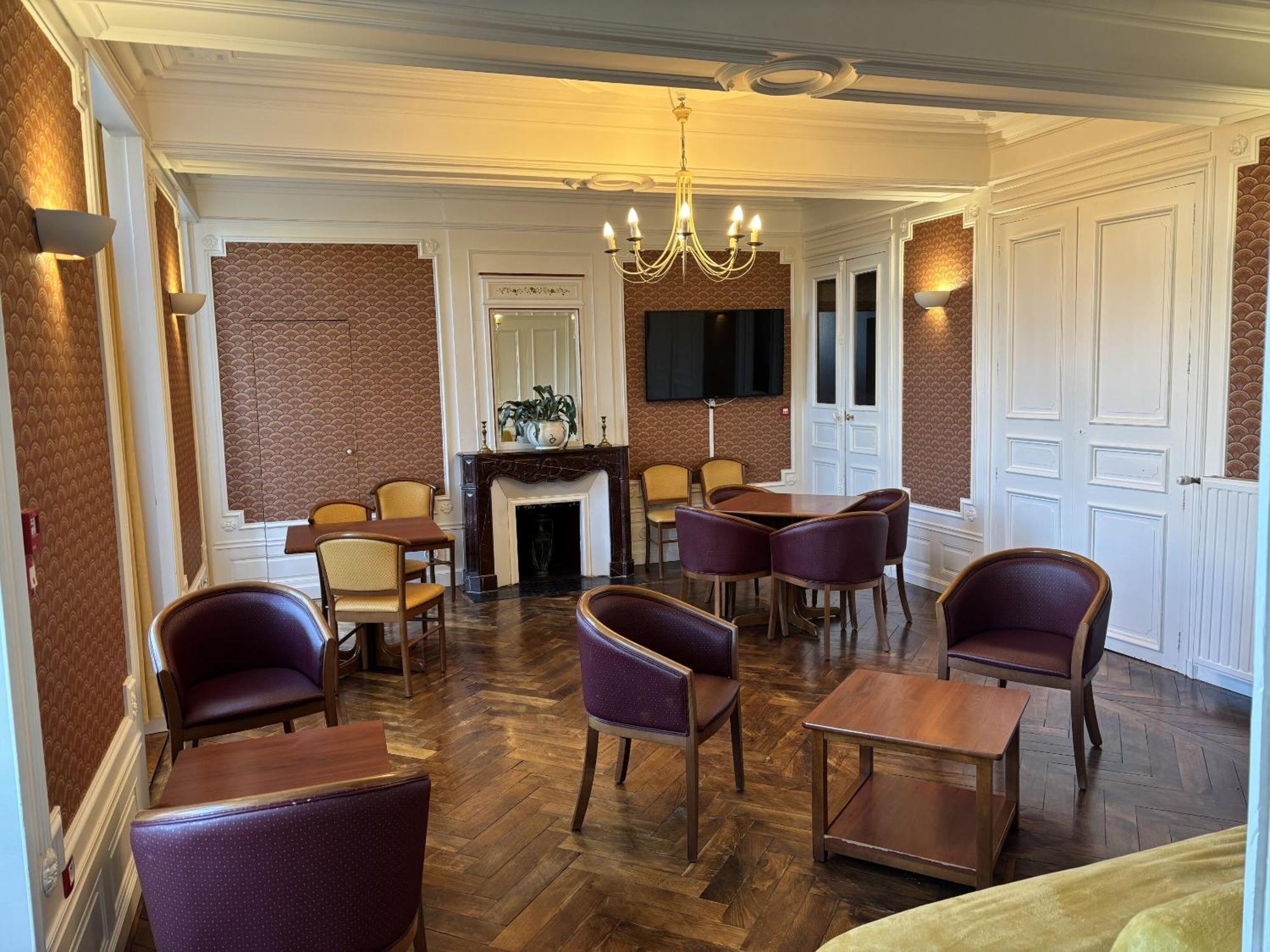 Chateau Du Bourg Saint-Denis-de-Gastines Esterno foto
